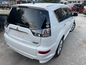 Mitsubishi Outlander 2011 White