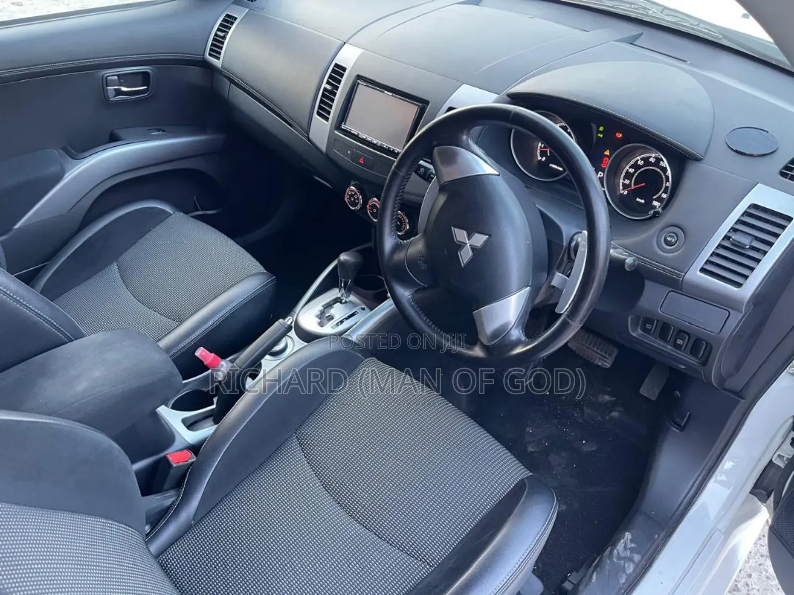 Mitsubishi Outlander 2011 White