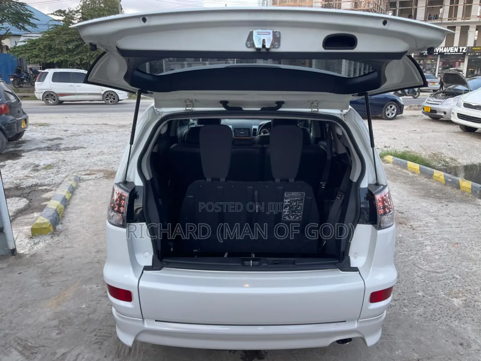 Mitsubishi Outlander 2011 White