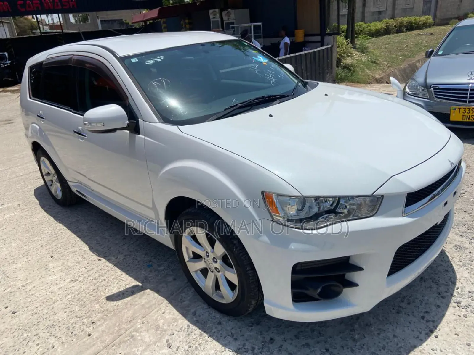 Mitsubishi Outlander 2011 White