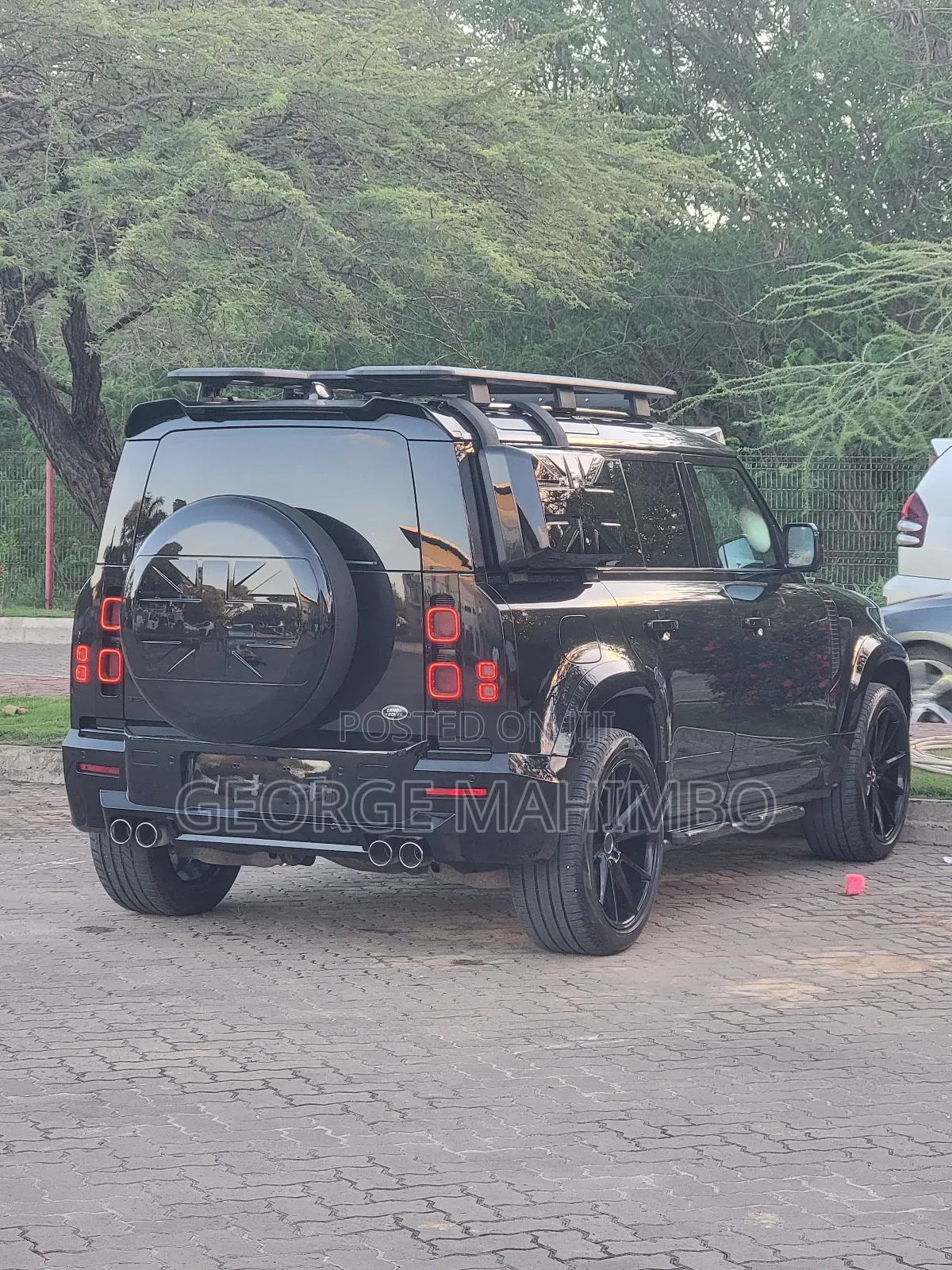 Land Rover Defender 2022 Black