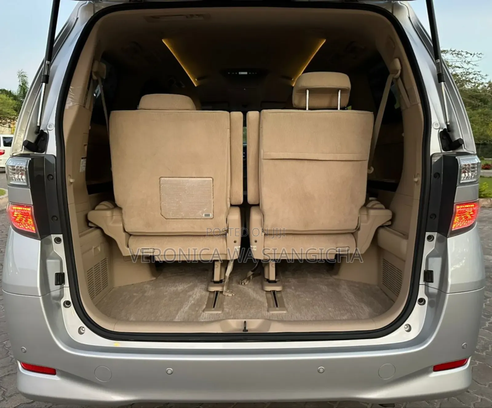 Toyota Vellfire 2009 Silver