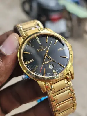 Sveston Sv-9775 Quartz Watch With a Gold-Toned and a Black Dial