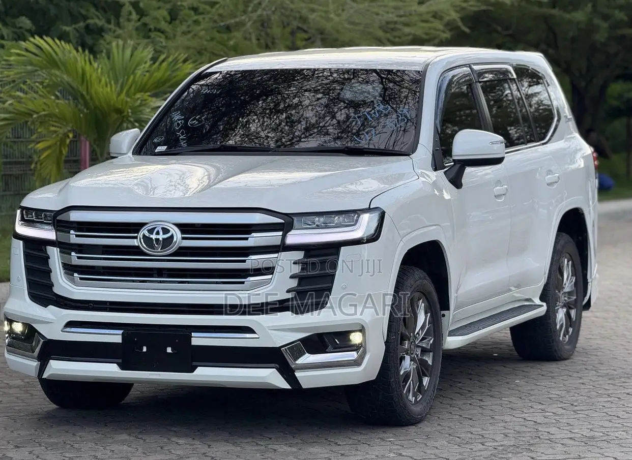Toyota Land Cruiser 4.6 V8 ZX 2018 White