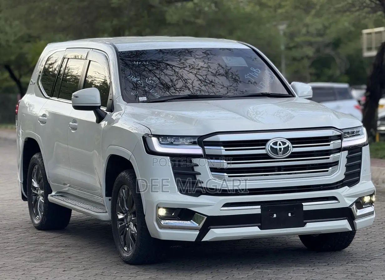Toyota Land Cruiser 4.6 V8 ZX 2018 White