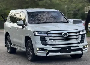 Toyota Land Cruiser 4.6 V8 ZX 2018 White