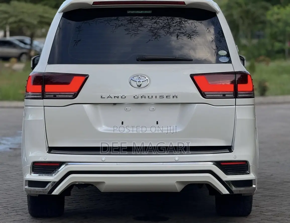 Toyota Land Cruiser 4.6 V8 ZX 2018 White