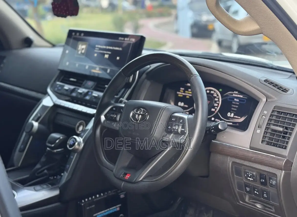 Toyota Land Cruiser 4.6 V8 ZX 2018 White