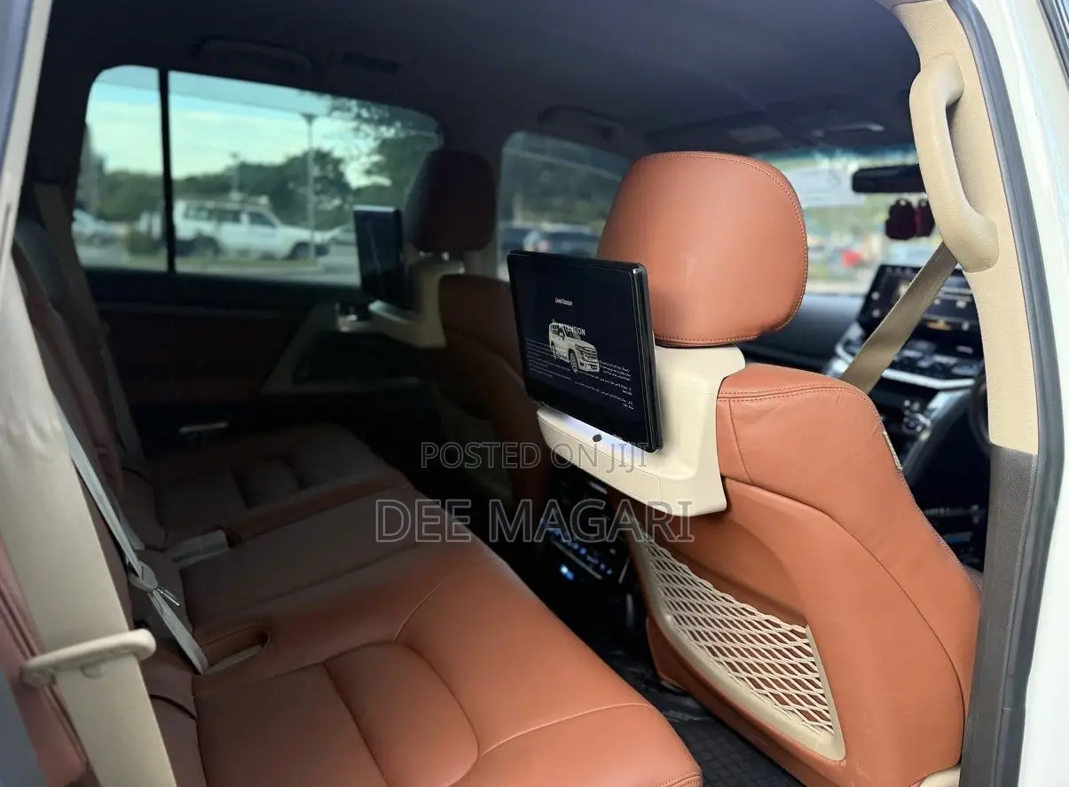 Toyota Land Cruiser 4.6 V8 ZX 2018 White