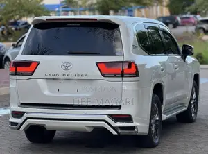 Toyota Land Cruiser 4.6 V8 ZX 2018 White