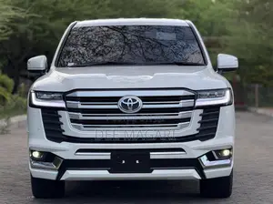Toyota Land Cruiser 4.6 V8 ZX 2018 White