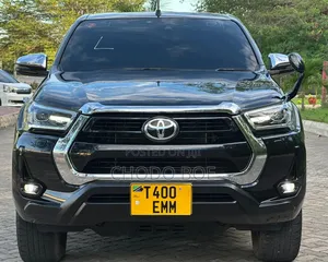 Toyota Hilux 2022 Black