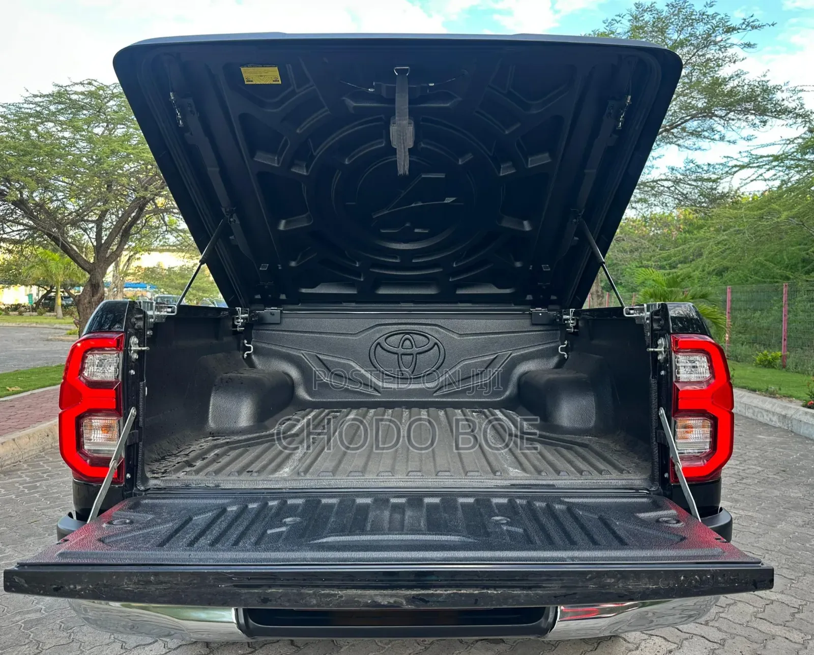 Toyota Hilux 2022 Black
