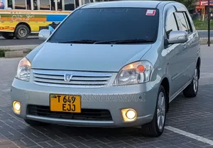 Toyota Raum 2005 Silver