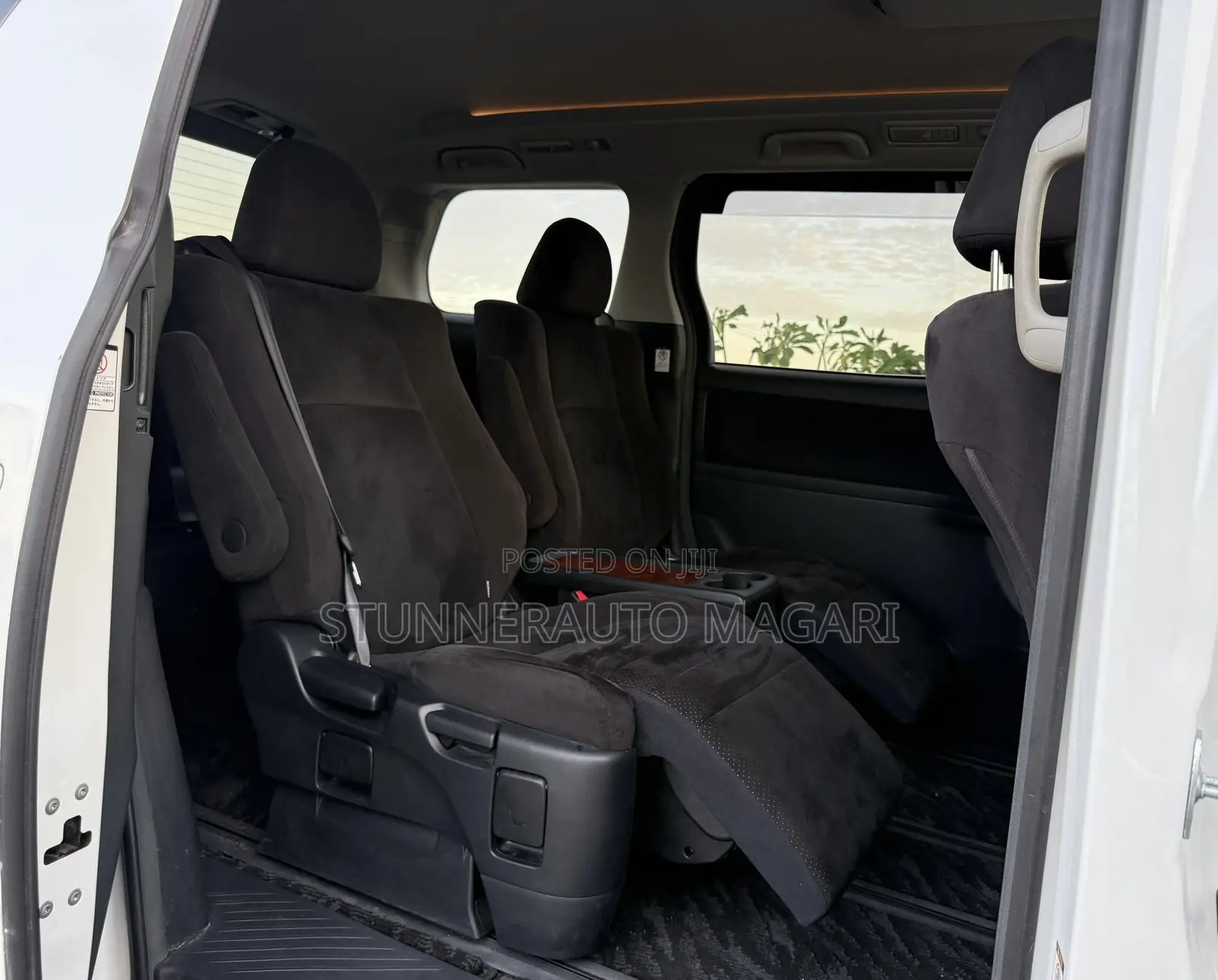 Toyota Vellfire 2010 Pearl