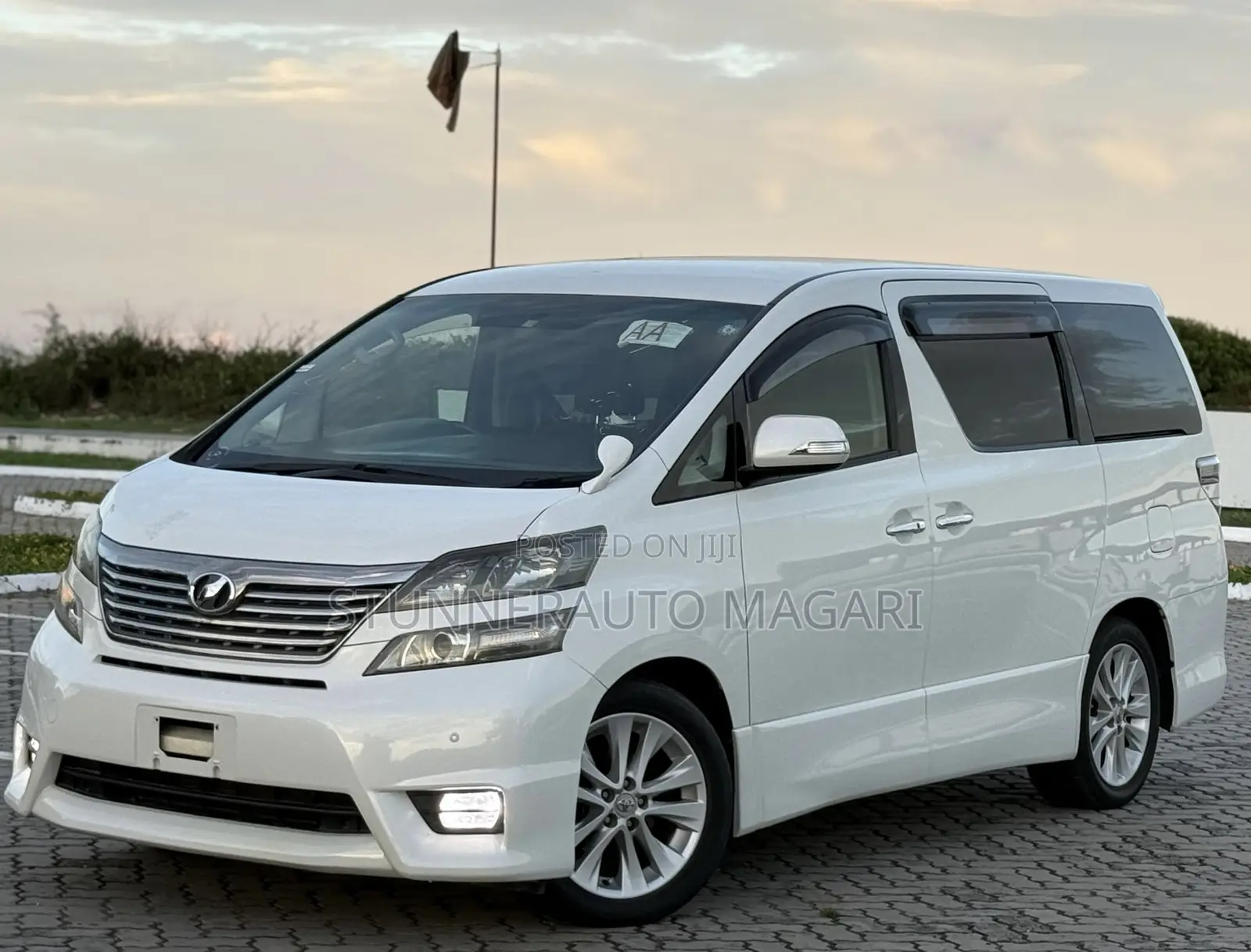Toyota Vellfire 2010 Pearl