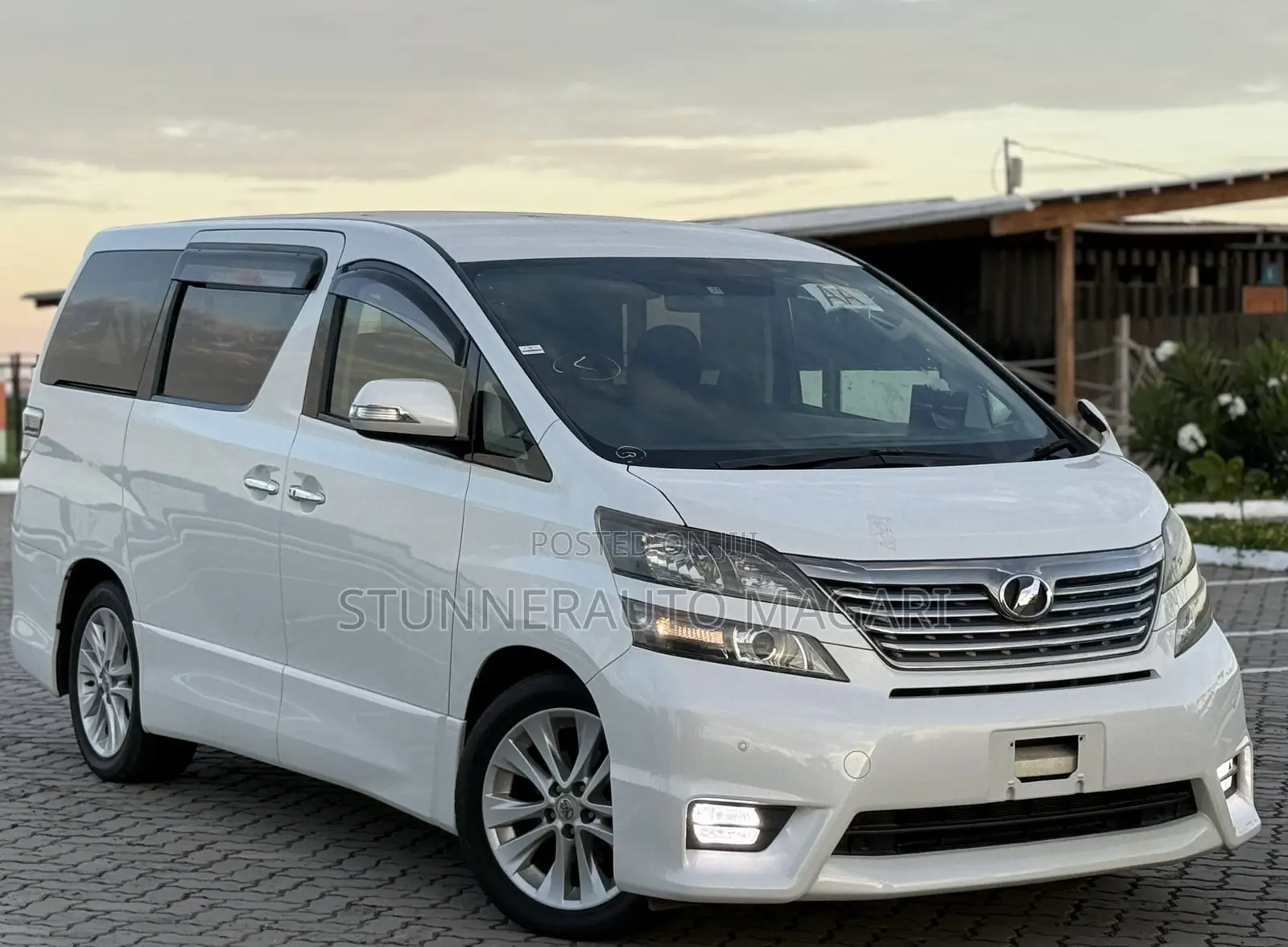 Toyota Vellfire 2010 Pearl