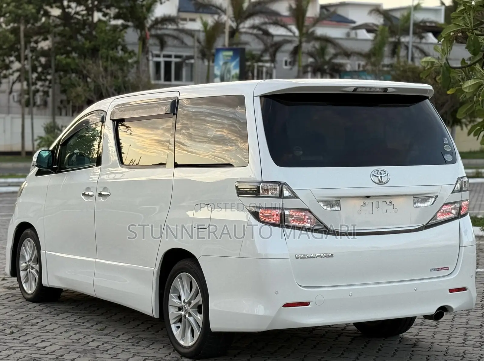 Toyota Vellfire 2010 Pearl