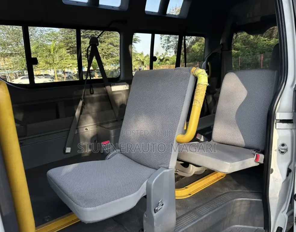 Toyota HiAce 2006 White