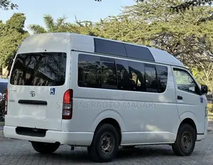 Toyota HiAce 2006 White