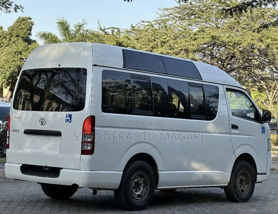 Toyota HiAce 2006 White