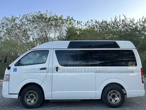 Toyota HiAce 2006 White