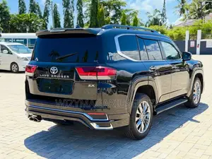 Toyota Land Cruiser 2025 Matt Black