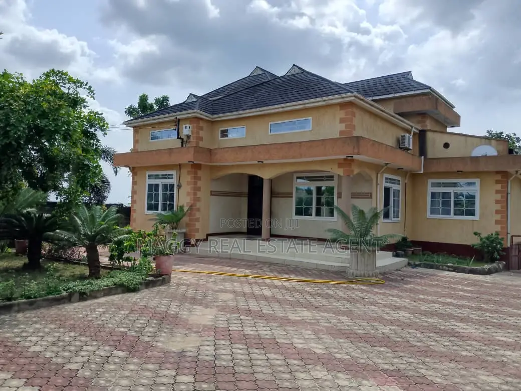 5bdrm House in Bunju Beach for rent