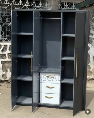 Kabati La Nguo