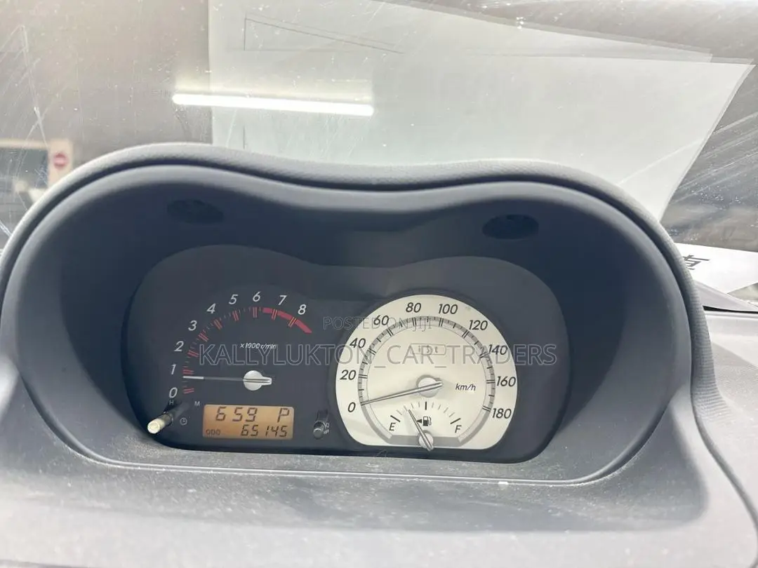 Toyota IST 2006 Silver