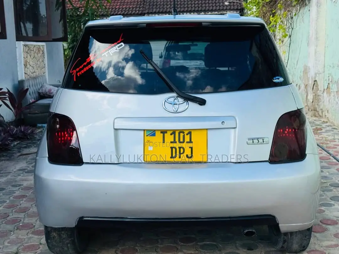 Toyota IST 2005 Silver