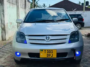 Toyota IST 2005 Silver