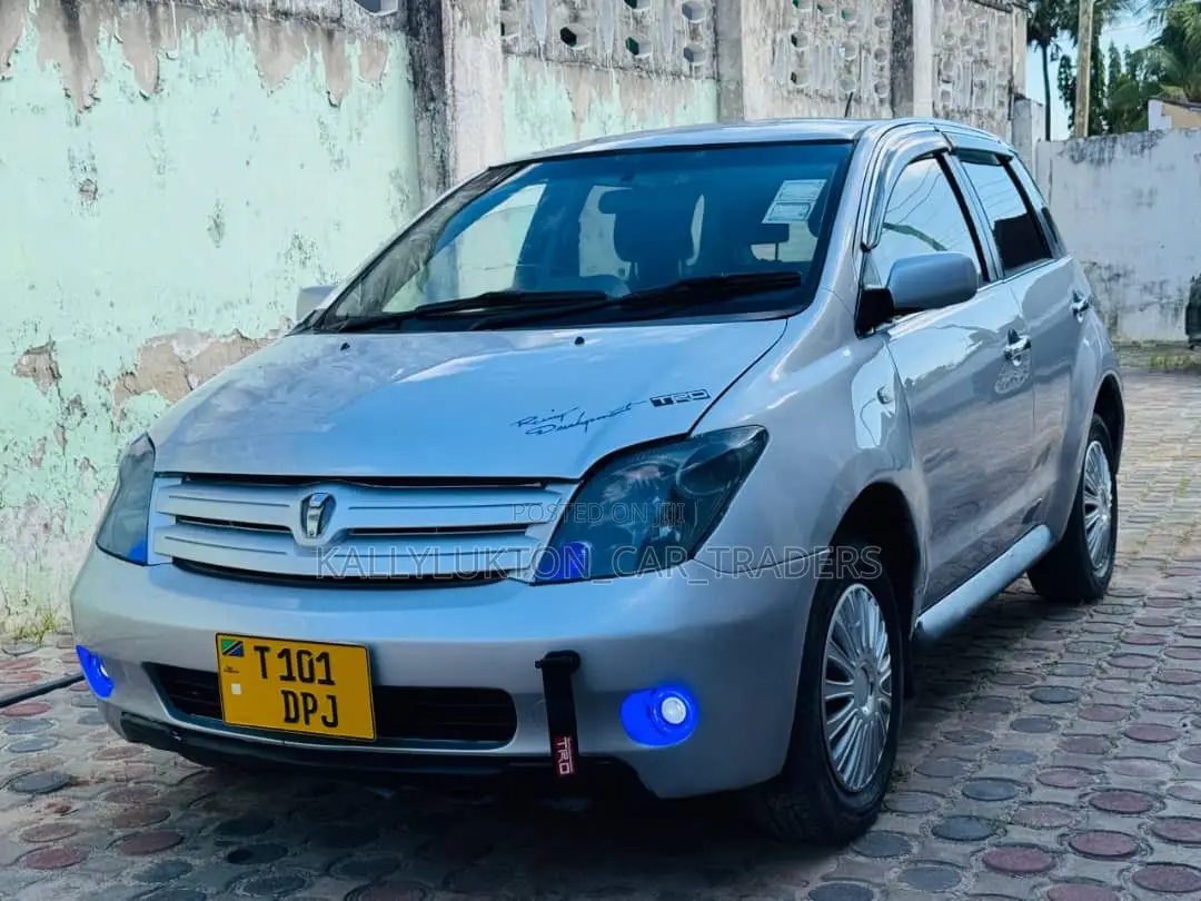 Toyota IST 2005 Silver