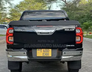 Toyota Hilux 2022 Black