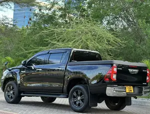 Toyota Hilux 2022 Black