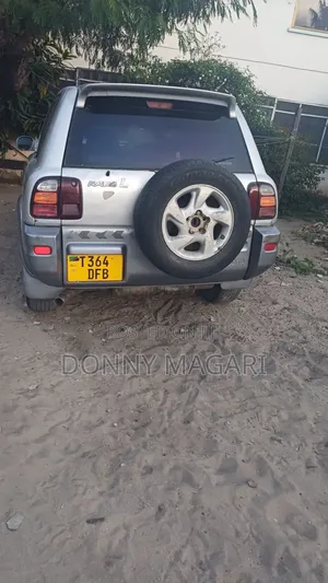 Toyota RAV4 Automatic 2003 White