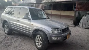 Toyota RAV4 Automatic 2003 White