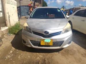 Toyota Vitz 2006 Silver