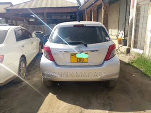 Toyota Vitz 2006 Silver
