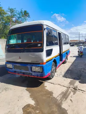 Mitsubishi Fuso Rosa 2000 White