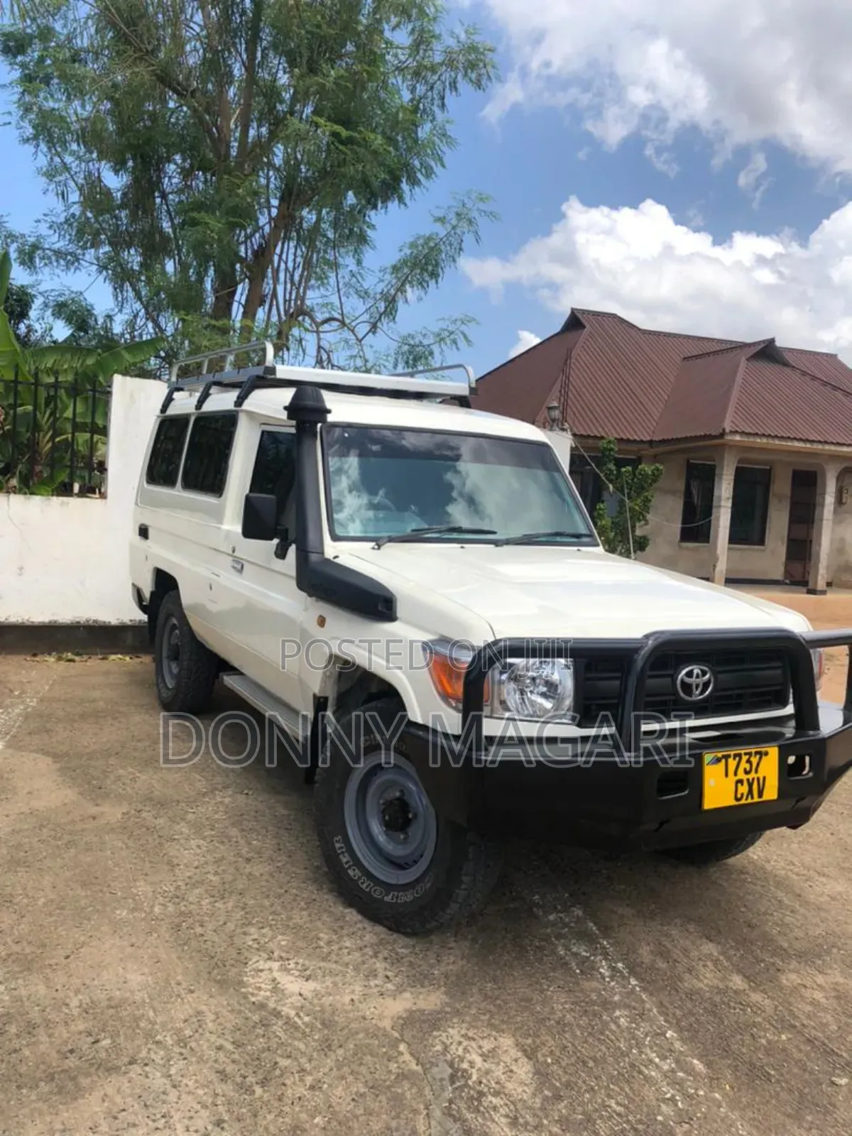 Toyota Land Cruiser 2001 White