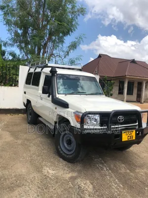Toyota Land Cruiser 2001 White