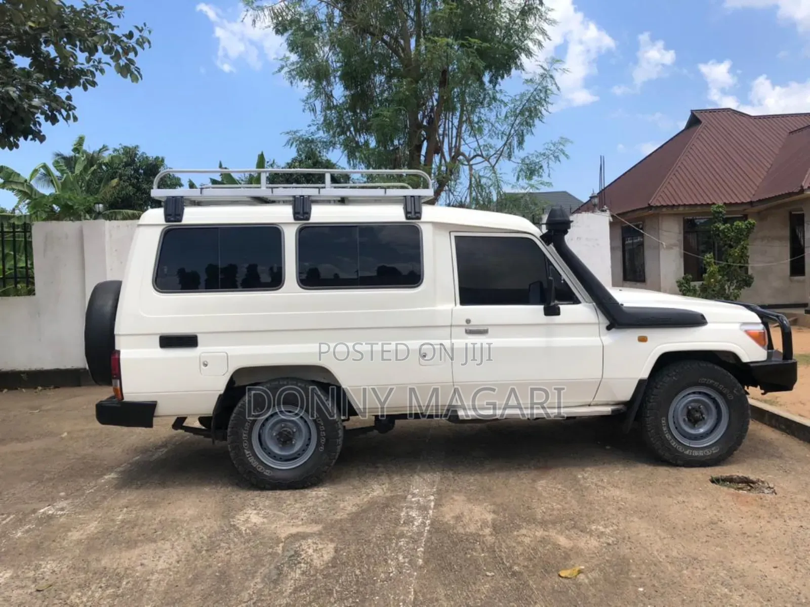 Toyota Land Cruiser 2001 White