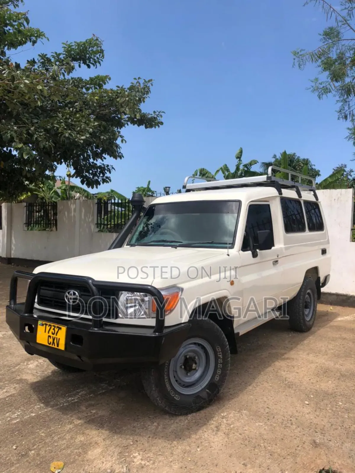 Toyota Land Cruiser 2001 White