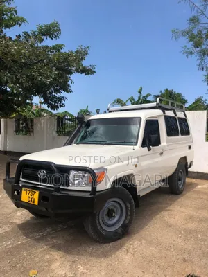 Toyota Land Cruiser 2001 White