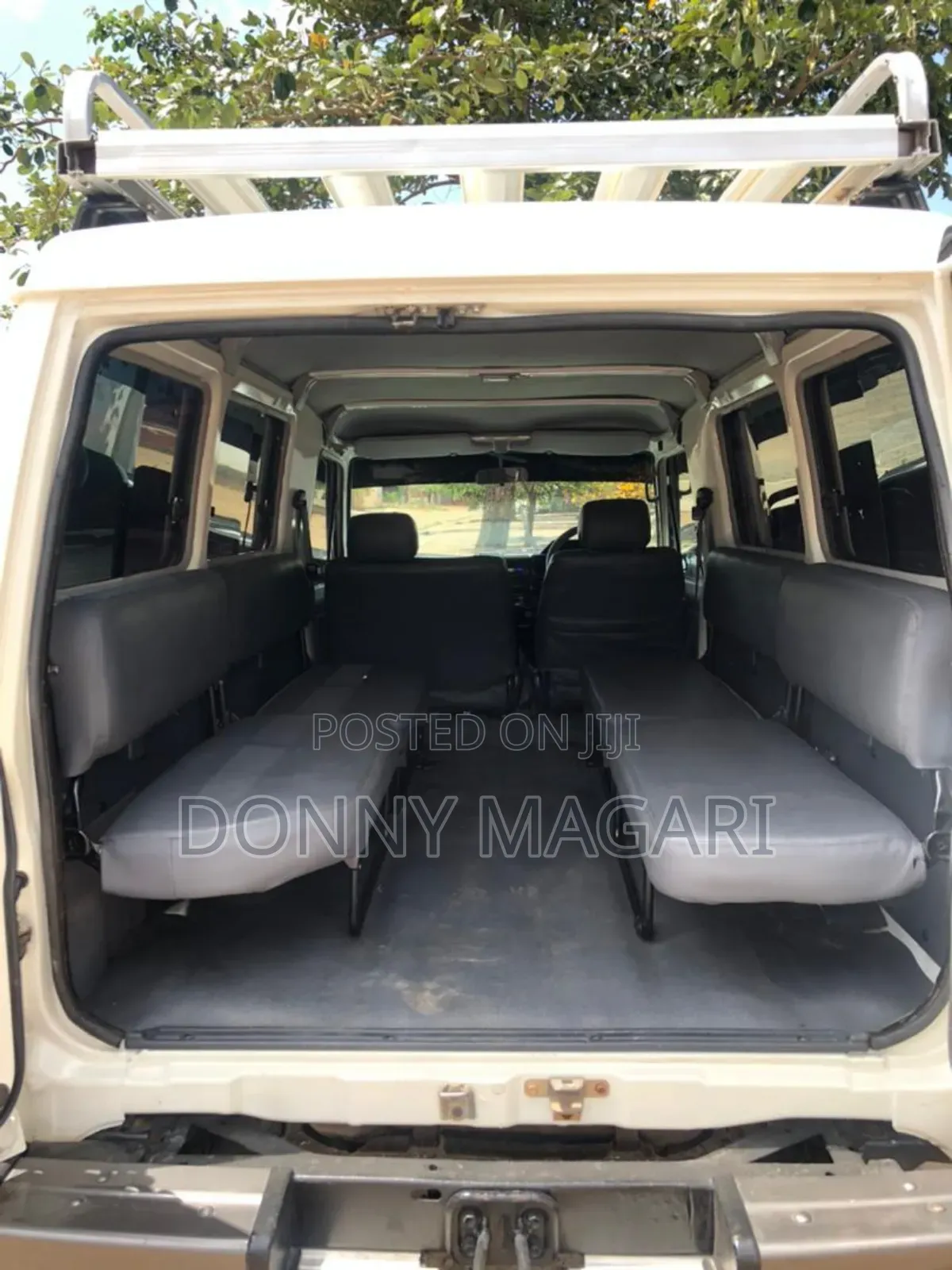 Toyota Land Cruiser 2001 White