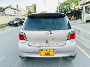 Toyota Vitz 2003 Silver