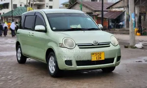 Toyota Sienta 2007 Green