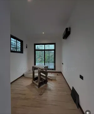 5bdrm House in Goba for sale