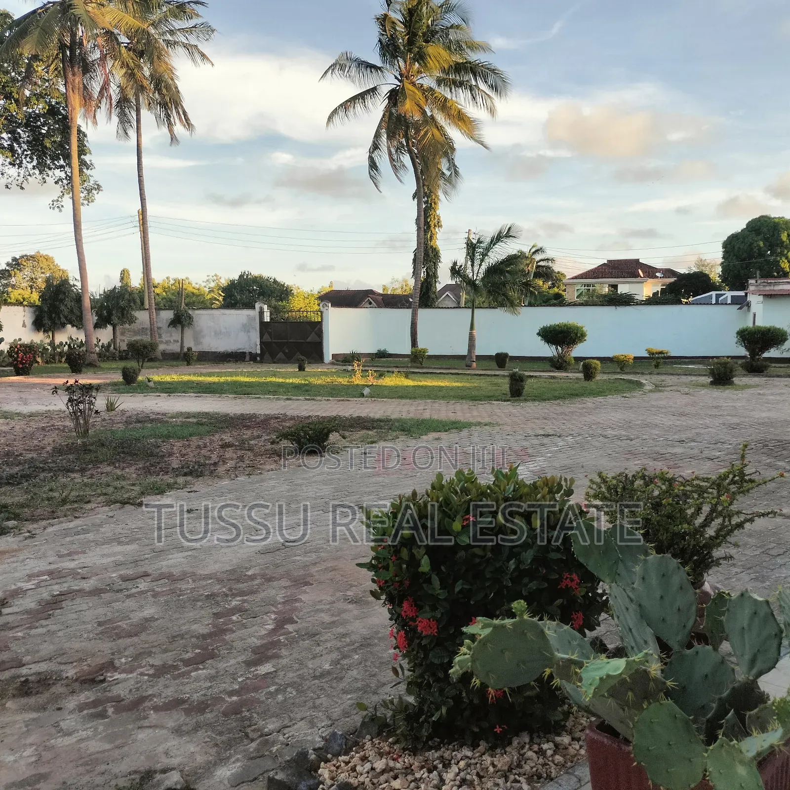6bdrm House in Bahari Beach Dsm, Kinondoni for sale